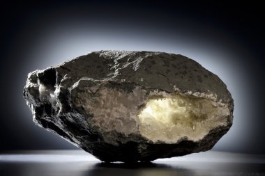 zeolit gözenekli, yaygın olarak kullanılan ticari adsorbents aluminosilicate maden