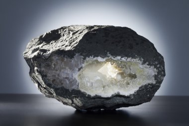 zeolit gözenekli, yaygın olarak kullanılan ticari adsorbents aluminosilicate maden