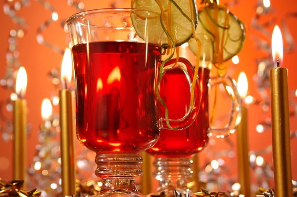 Glühweinpunsch zu Weihnachten beliebtes Heißgetränk — Stockfoto