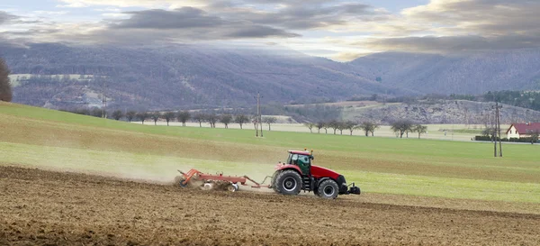 Tractor in the country — Stock Photo, Image