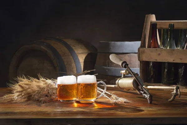 Old beer still life with beer kegs tap — Stock Photo, Image