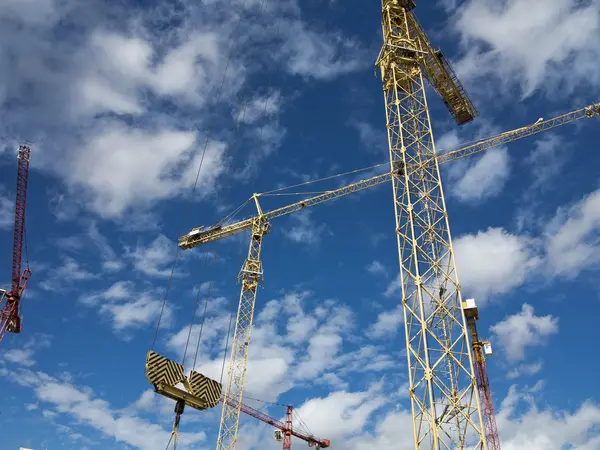 Crane with summer sky in the background — Stock Photo, Image