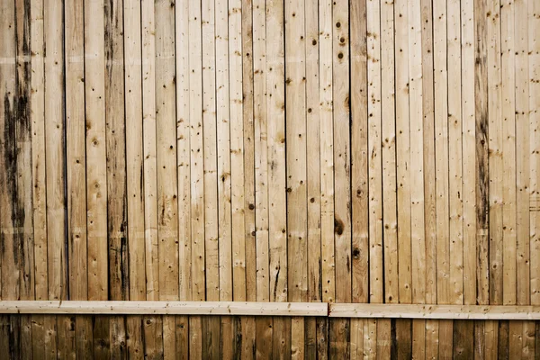 Placas de madera verticales estrechas con línea horizontal como fondo — Foto de Stock