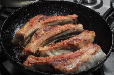 Juicy grilled pork ribs. The best dish to beer.