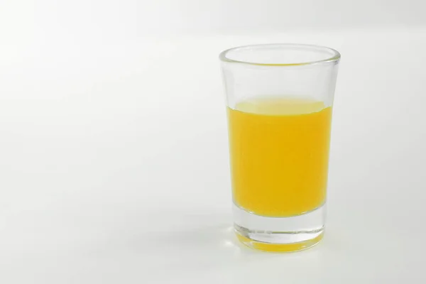 Знімок Жовтого Склянці Склянка Жовтого Алкоголю — стокове фото