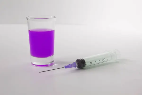 Purple Injection Glass Purple Liquid Empty Syringe Syringe White Background — Stok fotoğraf