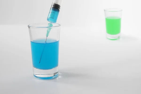 Syringe Blue Liquid White Background Glass Cup Blue Liquid White — Stok fotoğraf