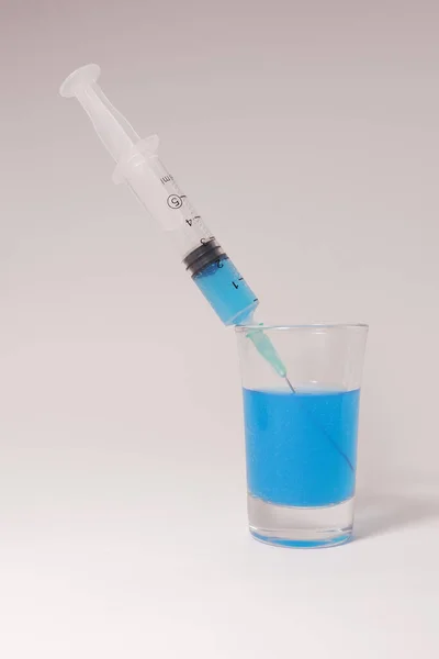 Virus Vaccine Filling Syringe Blue Solution — Stok fotoğraf