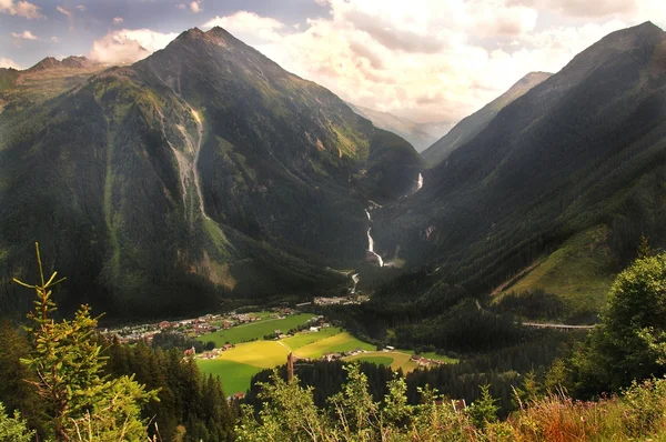 Rakouské Alpy, horská krajina, údolí krimml — Stock fotografie