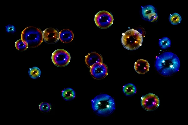 siyah renkli sabun köpüğü