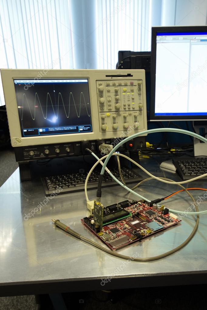 Electronic circuit board connected to an Oscilloscope