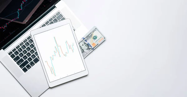 Borsacı Dijital Ekranda Yatırım Teknolojisi Uygulaması Satmak Satın Almak Kâr — Stok fotoğraf