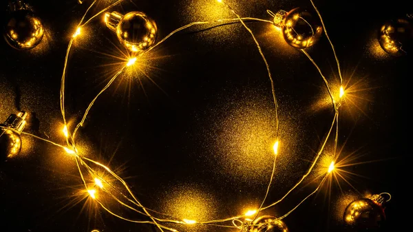 Різдвяні Вогні Межують Золота Світла Гірлянда Золота Лампочка Ізольована Чорному — стокове фото