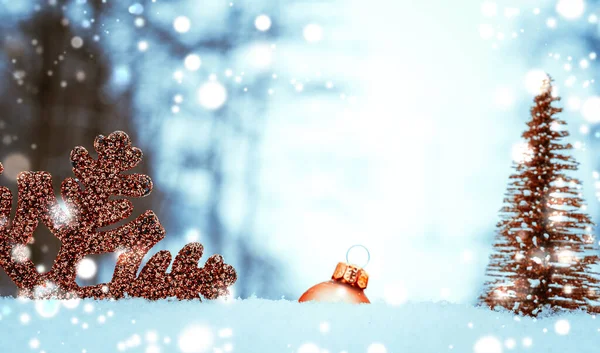 Sneeuwvlok Achtergrond Kerstvakantie Boom Gouden Ballen Nieuwjaar Ornament Decoratie Witte — Stockfoto