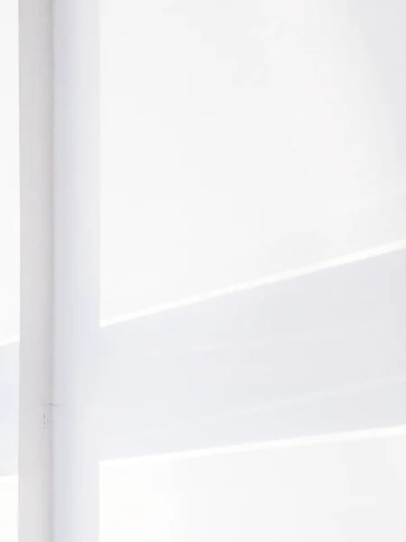影の床だ 白いテクスチャの壁の窓からの抽象的な光 黒い影のオーバーレイ 日光建築の背景 写真やデザインのオーバーレイ効果 — ストック写真