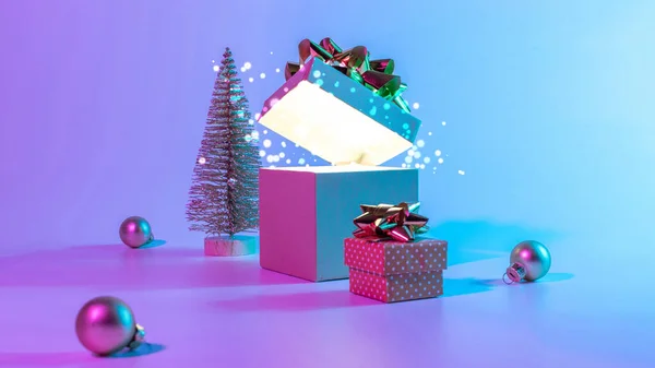 Neonové Zimní Pozadí Otevřete Vánoční Dárkovou Krabici Zářivými Světly Minimální — Stock fotografie