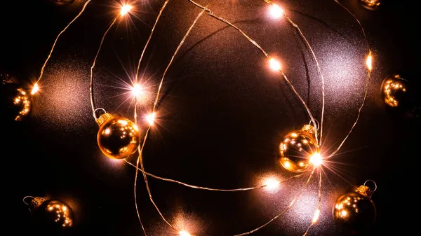Luzes Natal Fronteira Decoração Grinalda Luz Dourada Bulbo Ouro Isolado — Fotografia de Stock