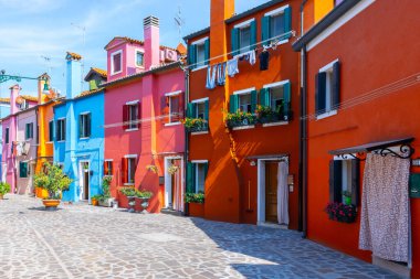 Burano adası. Avrupa Venezia şehrinde boyama evi. Venice İtalya Renkli Sokak. Meşhur seyahat yeri. Yaz manzarası