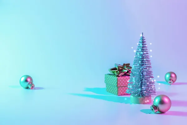 Neon Christmas Kış Geçmişi Asgari Soyut Ağaç Xmas Hediye Kutusu — Stok fotoğraf