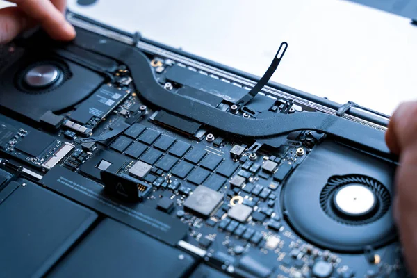 Computer Diagnostics Maintenance Repair Engineer Support Technician Service Laptop Hardware — Stock Photo, Image