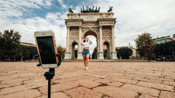 Blogger Girl Milan Italy Travel Photographer Woman Smartphone Piazza Del — Stock Photo, Image