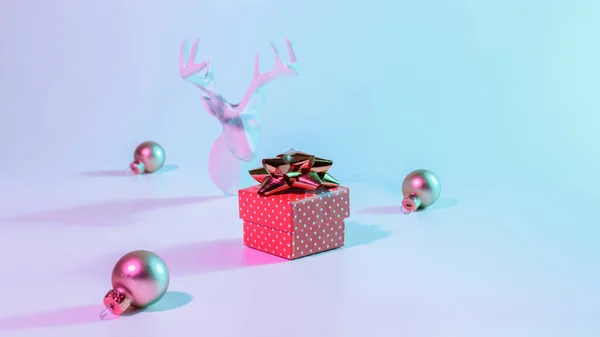 Weihnachten Tier Neon Winter Hintergrund Weihnachtsdekoration Kugelball Auf Neonfarbenem Hintergrund — Stockfoto