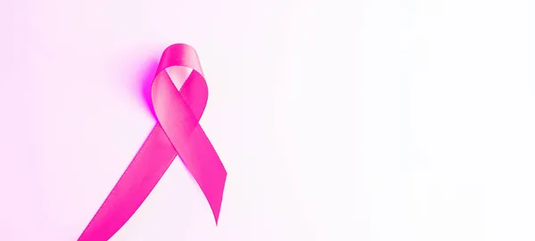 Kankerbewustzijn Gezondheidszorg Symbool Roze Lint Witte Achtergrond Borstvrouw Ondersteuning Concept — Stockfoto