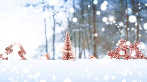 雪の玉 黄金のボール クリスマスの休日の木と幸せな新年の装飾 白い冬の雪の背景 コピースペース付きのトップビュー — ストック写真