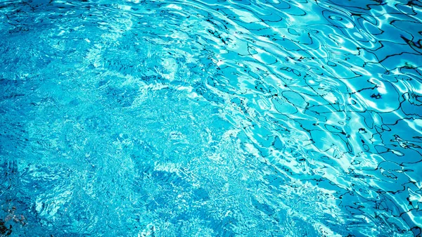 池纹理 夏季海洋抽象模式 蓝色波浪表面或池水底 — 图库照片