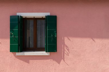 Burano İtalya. Venice Adası Renkli Sokak. Avrupa Venezia şehrinde boyama evi. Venedik Eyaleti, Veneto Bölgesi, Kuzey İtalya