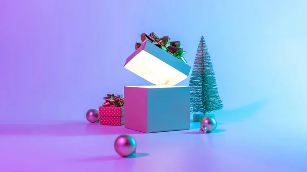 ネオンクリスマス冬の背景 輝きのライト 最小限の木とクリスマスギフトボックスを開きます ネオン抽象的なグラデーションの背景に休日の装飾バブルボール ハッピーニューイヤーコピースペース — ストック写真
