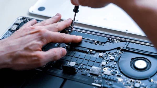 Manutenção Manutenção Apoio Engenheiro Reparação Serviço Técnico Computador Com Laptop — Fotografia de Stock