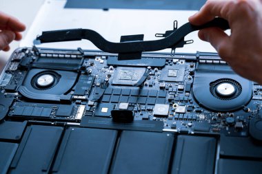 Bilgisayar kontrolleri. Tamir mühendisi desteği. Donanım geçmişinde dizüstü bilgisayarı olan bilgisayar teknisyeni servisi. Elektronik teknoloji geliştirme kavramı.