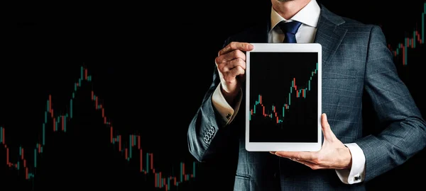 股票的财务 持有融资申请的商人销售 购买和分析利润红利统计 数字屏幕上的投资业务技术应用 商业图表背景 — 图库照片