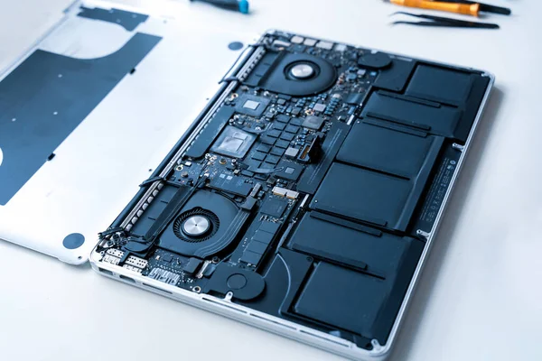 Computerdiagnostiek Onderhoud Reparatie Ingenieur Ondersteuning Technicus Service Met Laptop Hardware — Stockfoto