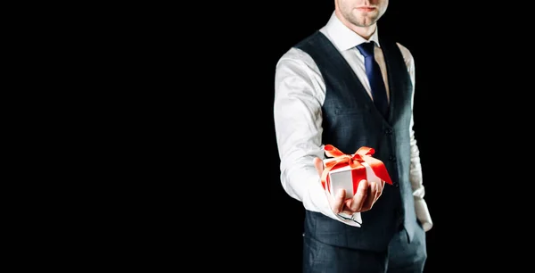 Άνθρωπος Δώρο Ευτυχισμένος Νεαρός Επιχειρηματίας Κρατώντας Δώρο Έκπληξη Κουτί Δώρο — Φωτογραφία Αρχείου