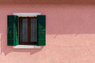 Burano İtalya. Venice Adası Renkli Sokak. Avrupa Venezia şehrinde boyama evi. Venedik Eyaleti, Veneto Bölgesi, Kuzey İtalya
