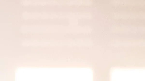 影の背景 白いテクスチャの壁に窓から光 黒の影のオーバーレイと日光建築抽象的な背景 製品プレゼンテーション 背景とモックアップ 夏の季節のコンセプト — ストック写真