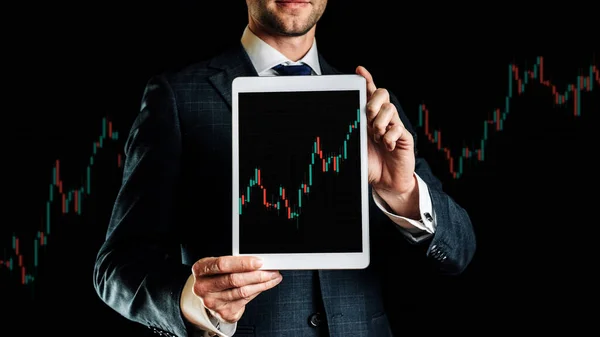 Acções Financeiras Empresário Segurando Pedido Financiamento Para Vender Comprar Analisar — Fotografia de Stock