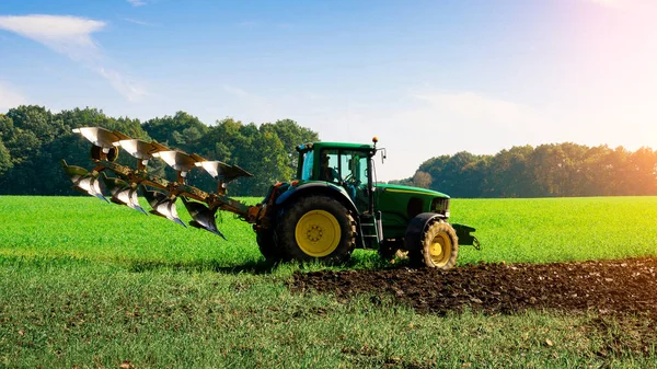 Pôr Sol Tractor Agricultura Maquinaria Agrícola Campo Terra Paisagem Equipamento — Fotografia de Stock