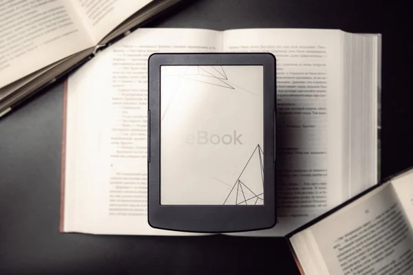 Readers Digital Book Library Reader Tablet Books Dark Background Ebook — Stock Photo, Image