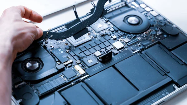 Computerdiagnostiek Onderhoud Reparatie Ingenieur Ondersteuning Technicus Service Met Laptop Hardware — Stockfoto