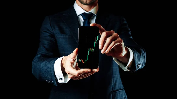Sprzedaj Kup Technologia Inwestycyjna Aplikacja Biznesowa Ekranie Cyfrowym Rękach Biznesmenów — Zdjęcie stockowe