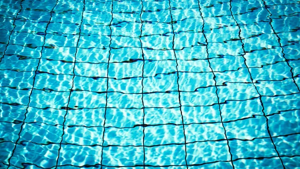 水の背景の質感 青い波プールの表面 夏海抽象パターン — ストック写真