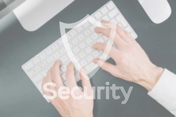 Datensicherheit. Computer Data Internet Protection Symbol auf blauem Tastaturhintergrund. Sicherheitskonzept für Unternehmen, Technologie, Internet und Vernetzung. — Stockfoto