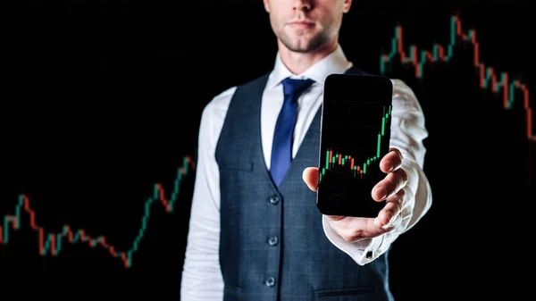 Verkoopgroei Zakenman Holding Finance Applicatie Voor Sell Buy Analyse Winst — Stockfoto
