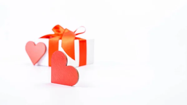 Coração Dia Dos Namorados Coração Vermelho Presente Romântico Com Fita — Fotografia de Stock
