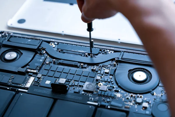 Computerdiagnostiek Onderhoud Reparatie Ingenieur Ondersteuning Technicus Service Met Laptop Hardware — Stockfoto