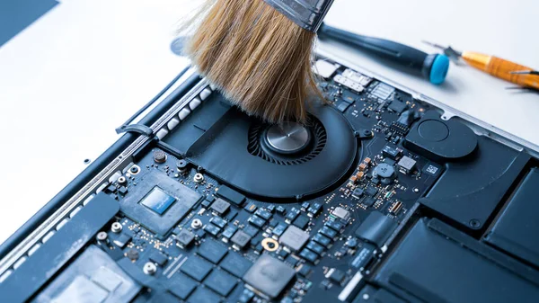 Computerdiagnostiek Onderhoud Reparatie Ingenieur Ondersteuning Technicus Service Met Laptop Hardware — Stockfoto