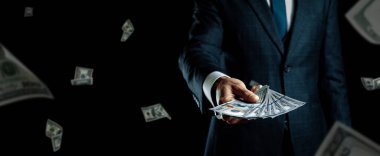 Yüz dolarlık banknot. Zengin iş adamı, Washington 'da Amerikan parası tutuyor. Kullanıcı parası düşen arkaplan